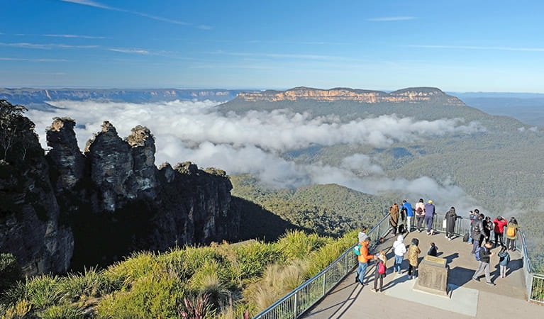 http://www.nationalparks.nsw.gov.au/-/media/npws/images/parks/blue-mountains-national-park/park/echo-point-lookout-views.jpg