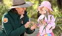 An NPWS ranger shows a little girl a small tree stem and leaves. Credit: Adam Hollingworth &copy; DCCEEW