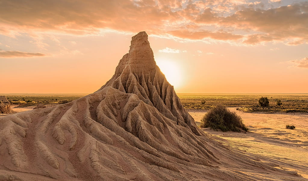 The other-wordly landscape of the 'lunettes' in the golden landscape of Mungo National Park. Credit: Hao Li/DCCEEW &copy; Hao Li