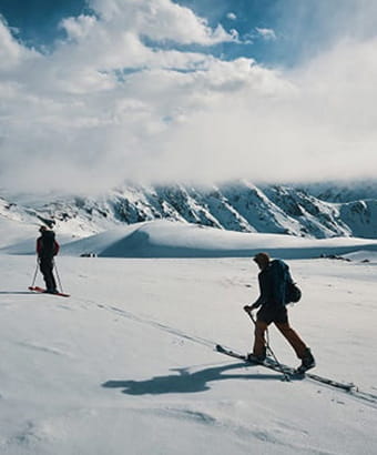 2 people skiiing in Kosciuszko national park. Credit: Tyson Millar &copy; DCCEEW