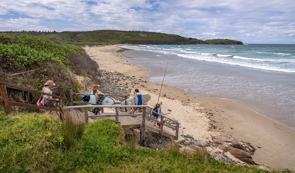 Surfers and fishers arriving at Killalea Beach – The Farm. Photo: John Spencer/DCCEEW &copy; DCCEEW